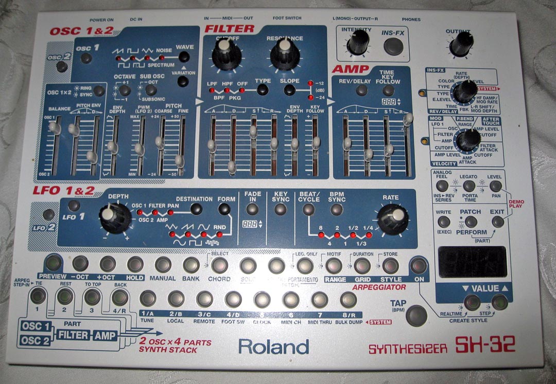 Roland Synthesizer SH 32 Pix 1.jpg